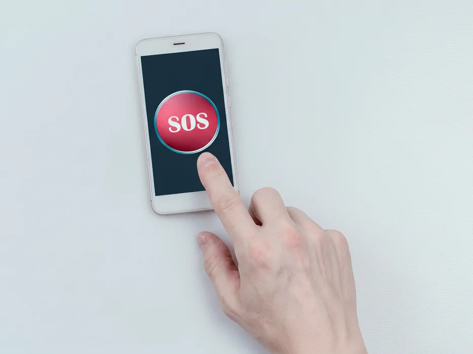 A car collision with a security lock icon, illustrating the GD09's instant event alerts and secure cloud storage.