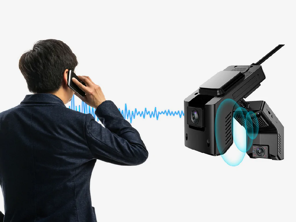 The GD09 dashcam demonstrating its loop recording feature, which automatically locks and saves important collision videos.