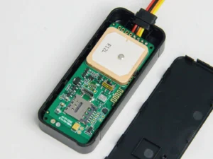 Open tracking device with exposed circuit board, antenna module, and SIM card slot